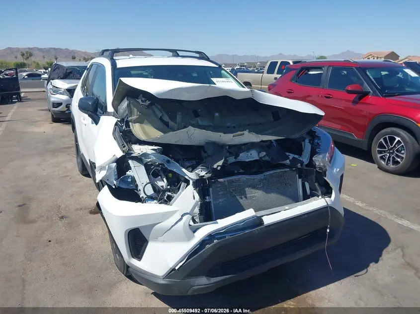2020 TOYOTA RAV4 LE