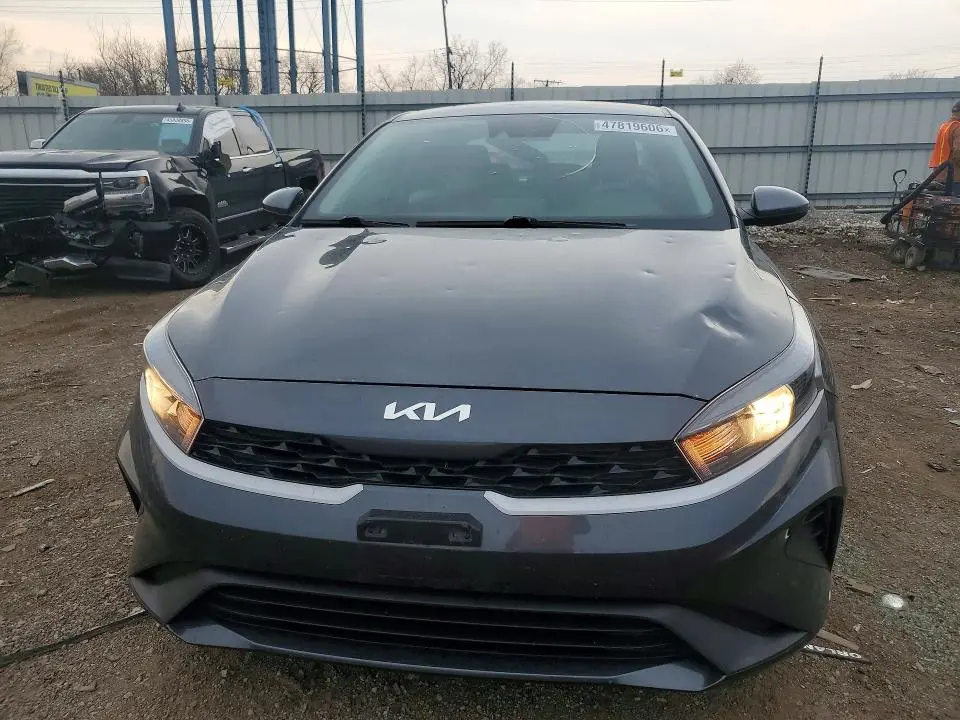 2023 KIA FORTE LXS  