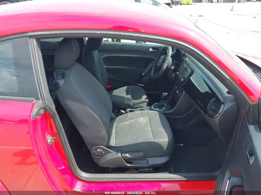 2013 VOLKSWAGEN BEETLE 2.5L/2.5L FENDER EDITION