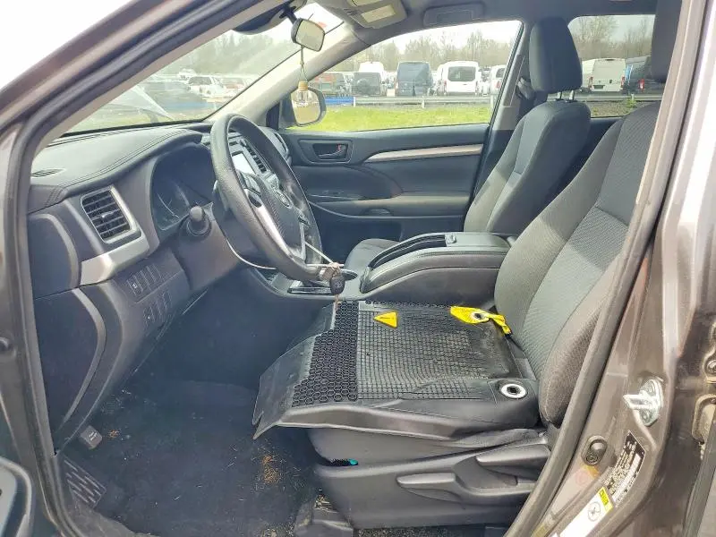 2017 TOYOTA HIGHLANDER LE  