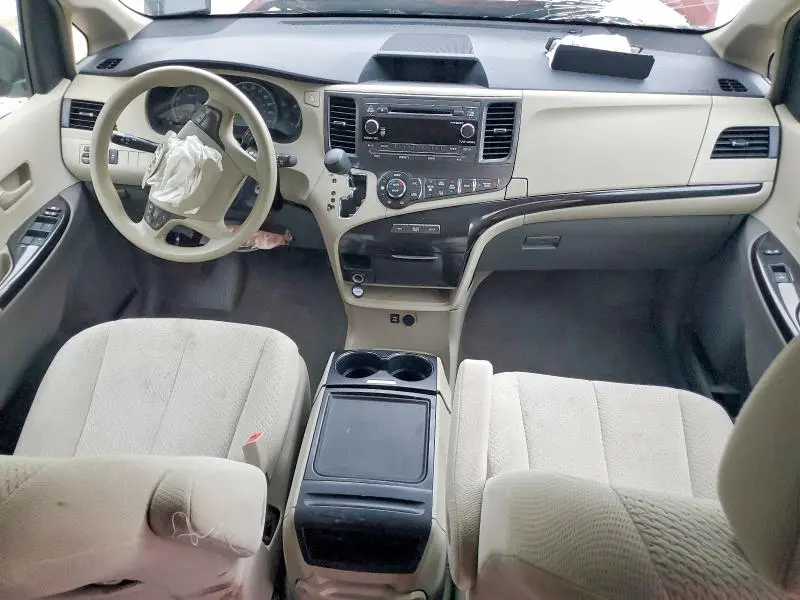 2013 TOYOTA SIENNA LE  