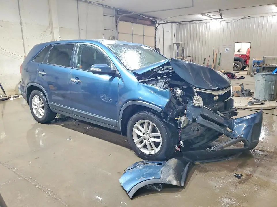 2014 KIA SORENTO LX  