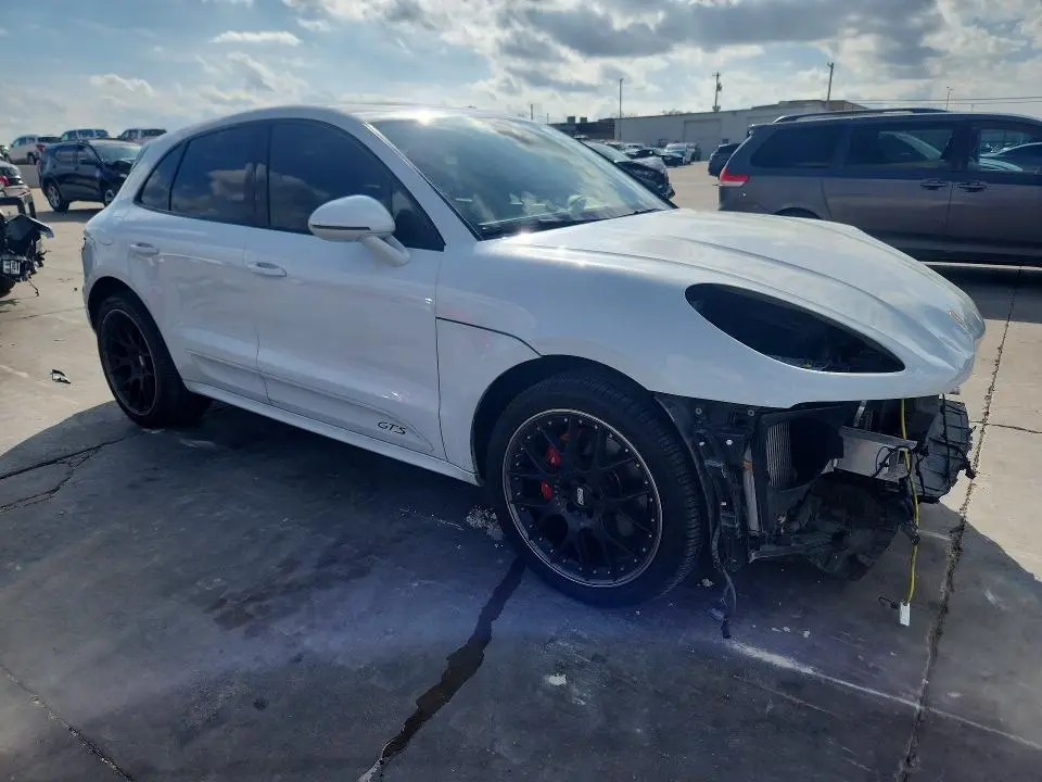 2018 PORSCHE MACAN   