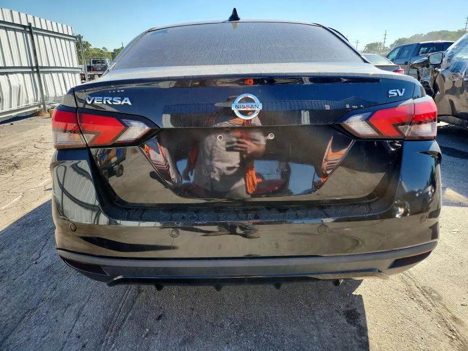 2021 NISSAN VERSA SV  