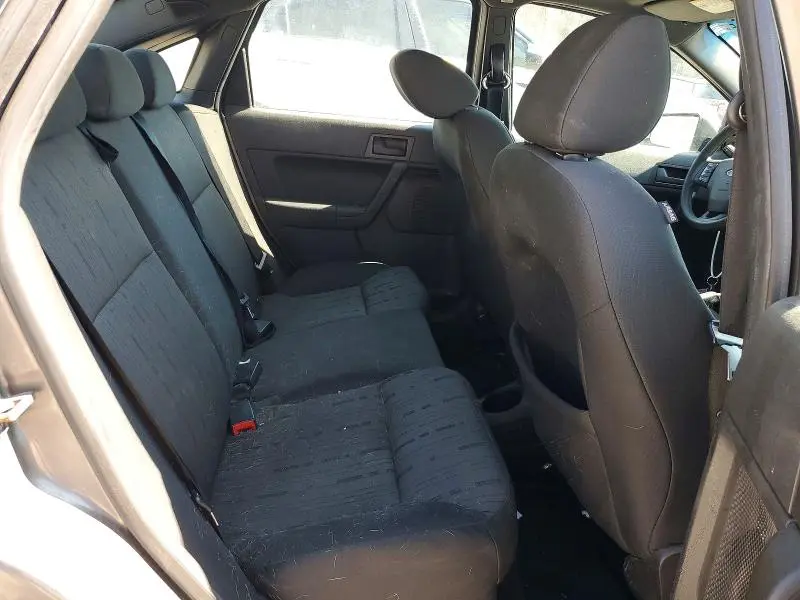2010 FORD FOCUS SE  
