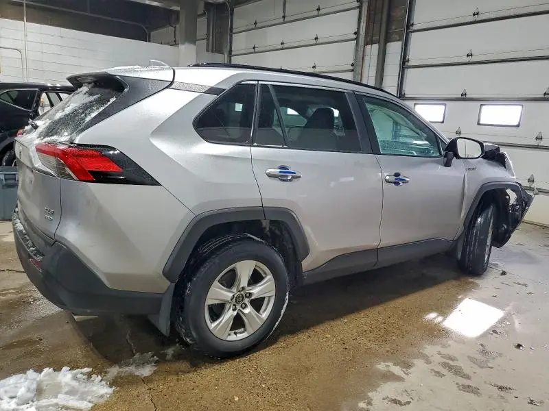 2021 TOYOTA RAV4 XLE  