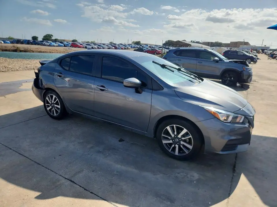 2021 NISSAN VERSA SV  
