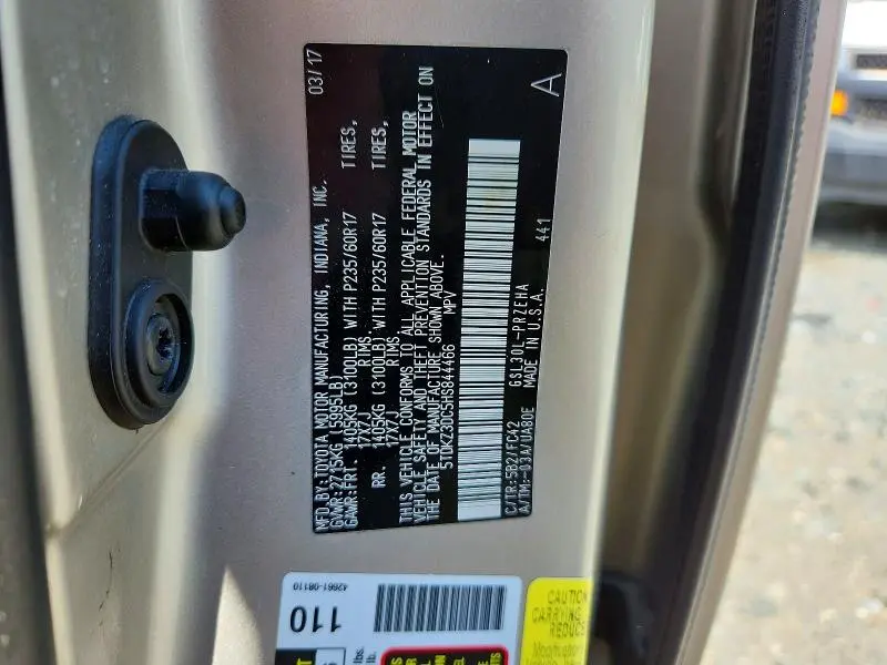 2017 TOYOTA SIENNA LE  