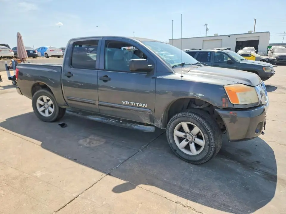 2012 NISSAN TITAN SV  