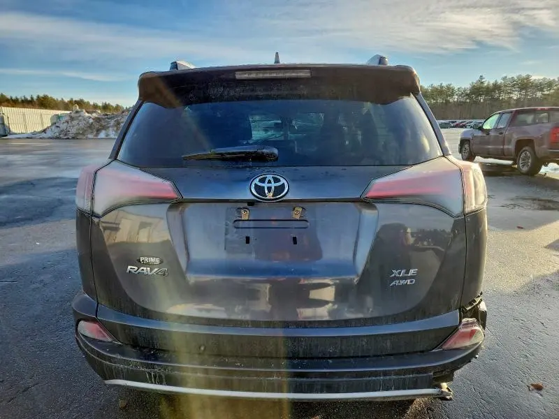2017 TOYOTA RAV4 XLE  
