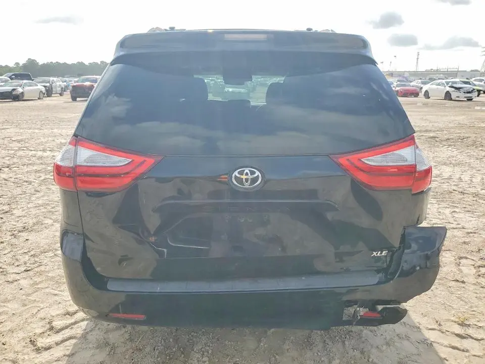 2015 TOYOTA SIENNA XLE 8-PASSENGER  