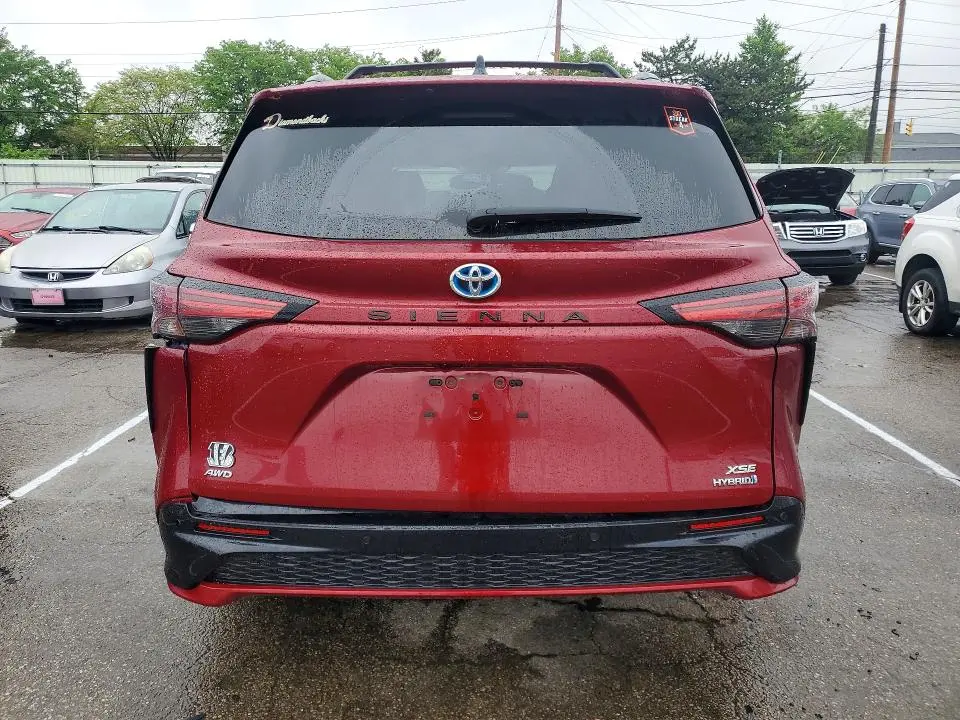 2022 TOYOTA SIENNA XSE  