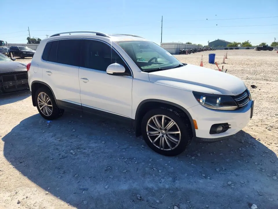 2013 VOLKSWAGEN TIGUAN S  