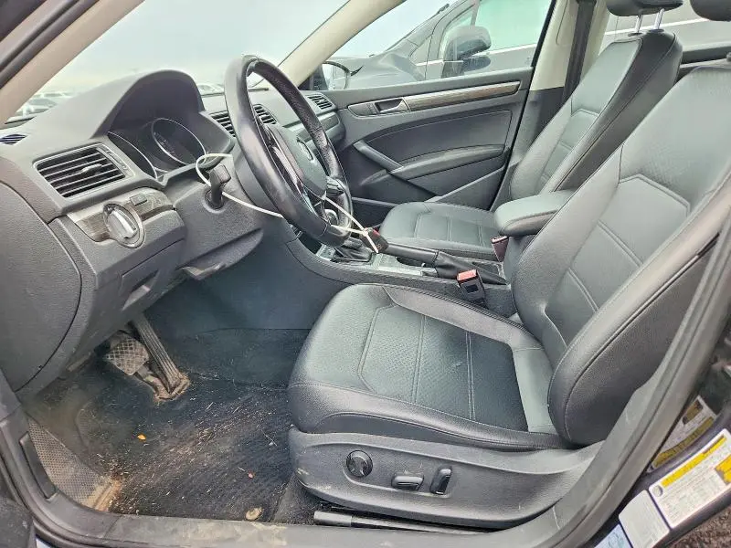 2017 VOLKSWAGEN PASSAT SE  
