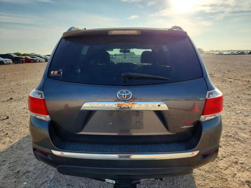 2013 TOYOTA HIGHLANDER LIMITED  