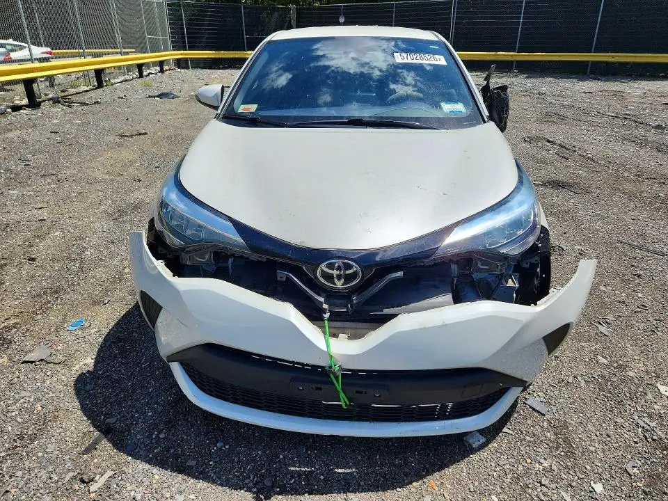 2020 TOYOTA C-HR XLE  