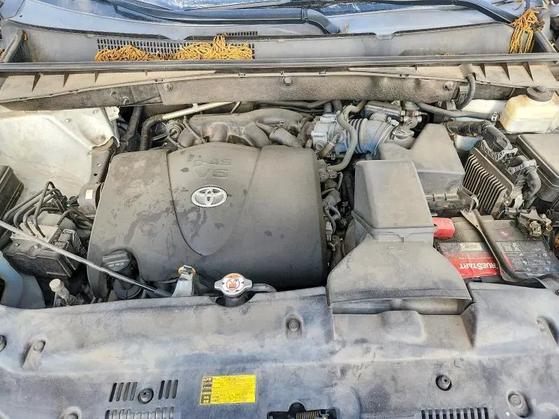 2017 TOYOTA HIGHLANDER SE  