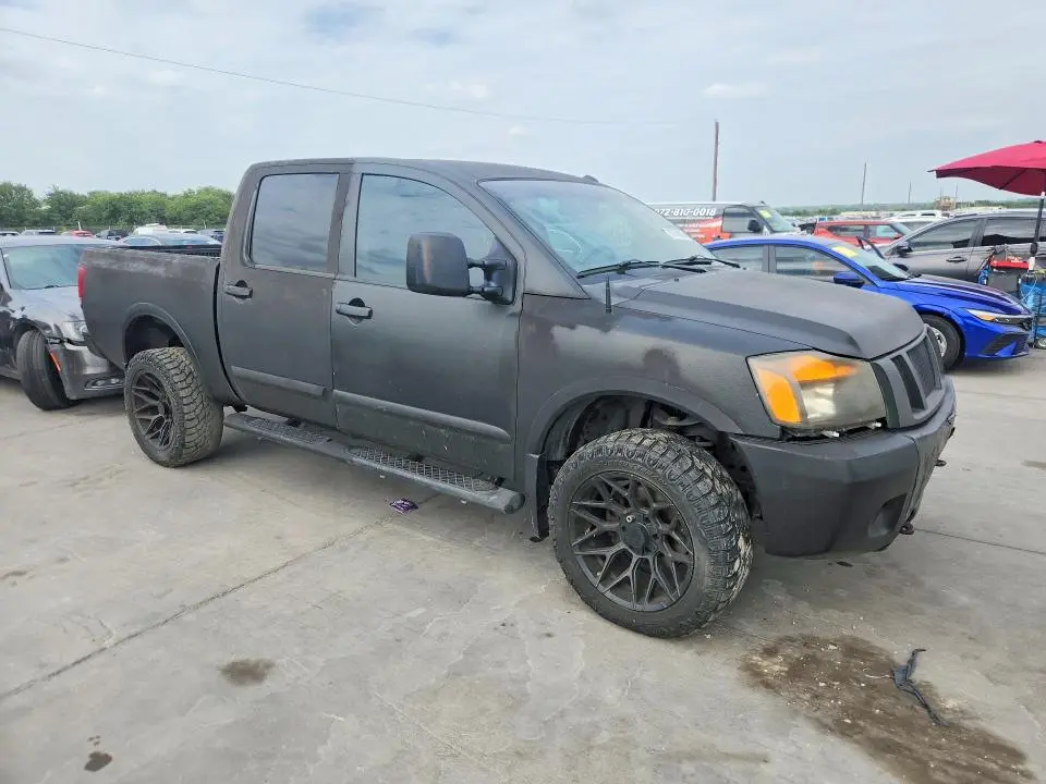 2012 NISSAN TITAN SV  