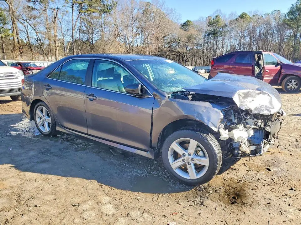 2014 TOYOTA CAMRY SE  