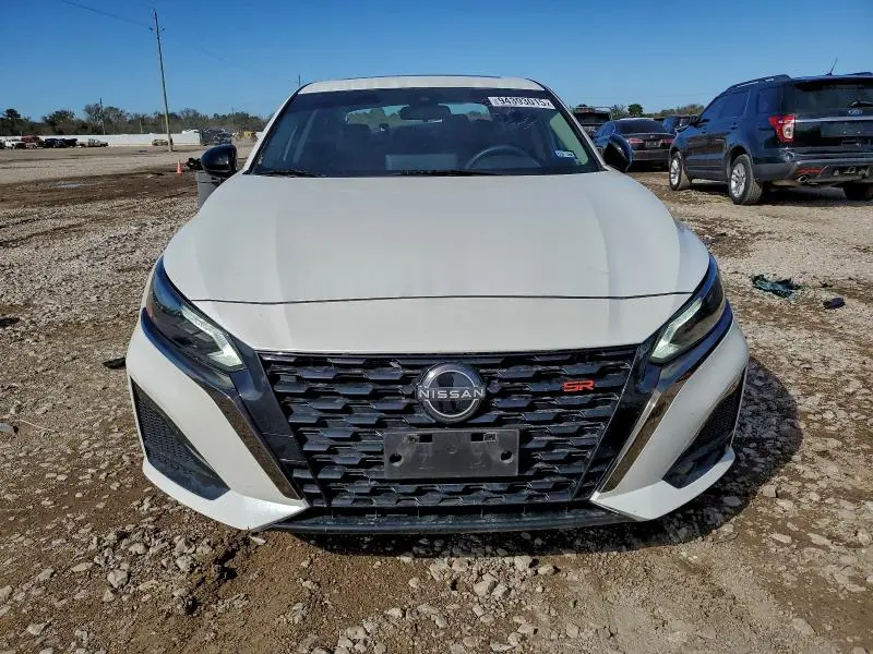 2024 NISSAN ALTIMA SR  