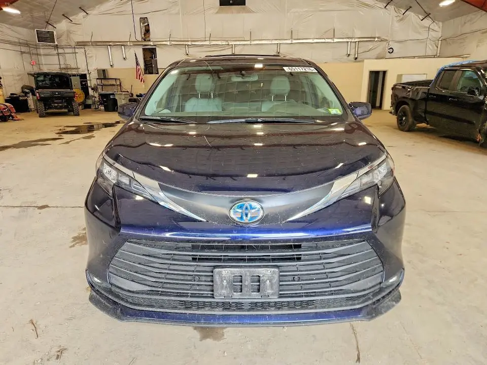2025 TOYOTA SIENNA XLE 7-PASSENGER  