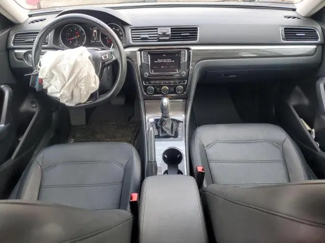 2018 VOLKSWAGEN PASSAT SE  