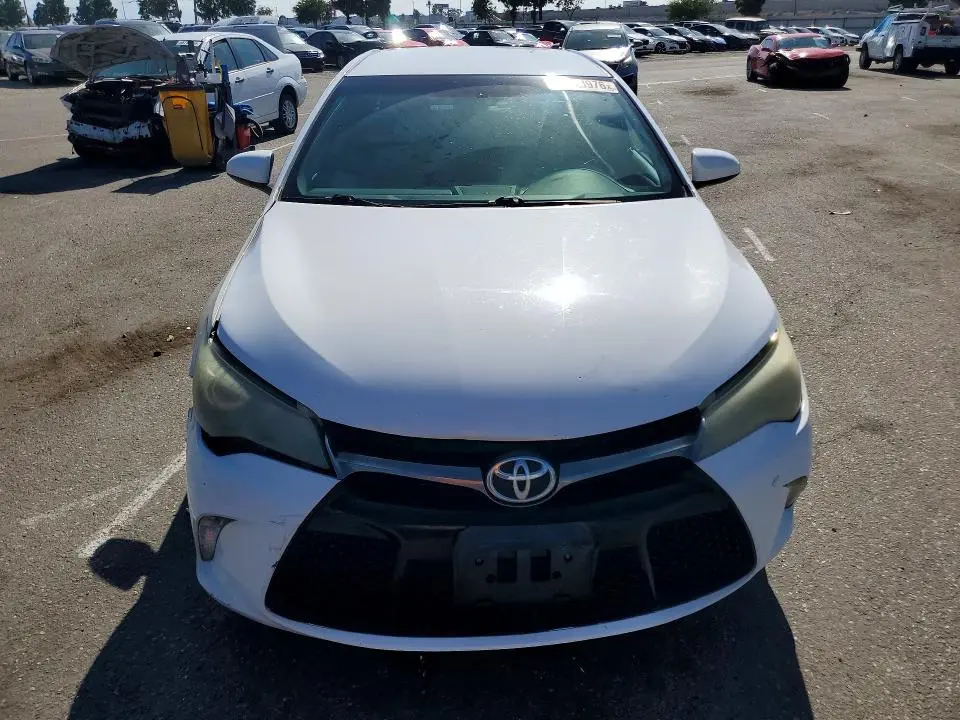 2016 TOYOTA CAMRY SE  