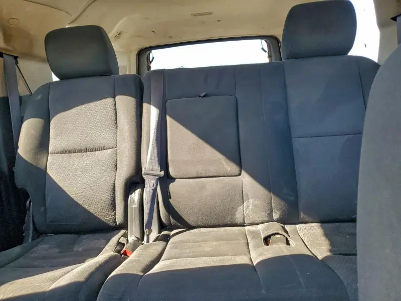 2011 CHEVROLET SUBURBAN K2500 LS  