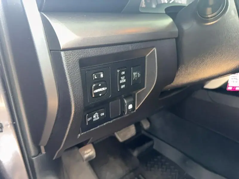 2016 TOYOTA TUNDRA CREWMAX SR5  