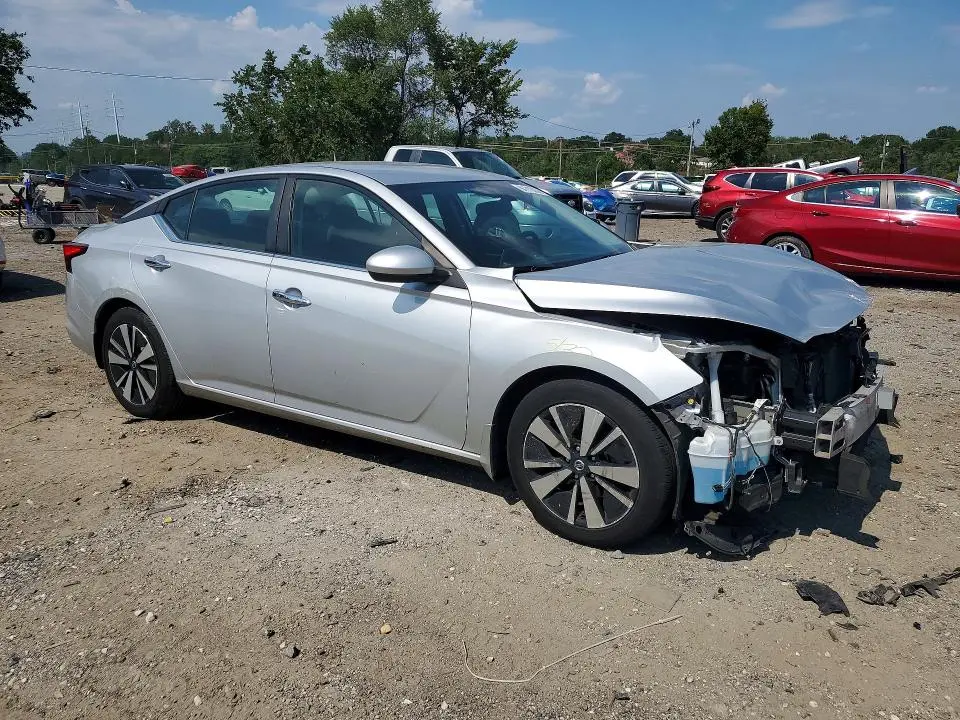 2022 NISSAN ALTIMA SV  