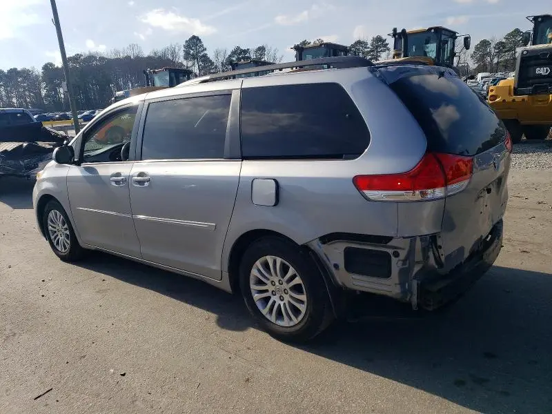 2013 TOYOTA SIENNA XLE 8-PASSENGER  