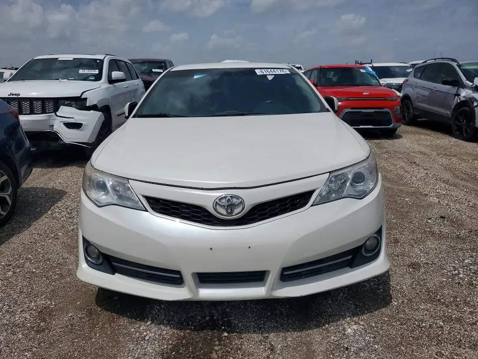 2014 TOYOTA CAMRY SE  