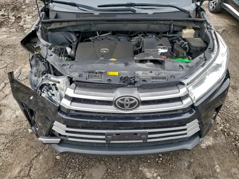 2017 TOYOTA HIGHLANDER SE  