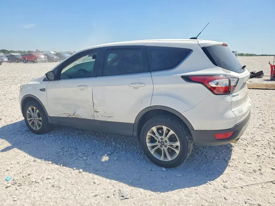2017 FORD ESCAPE SE  