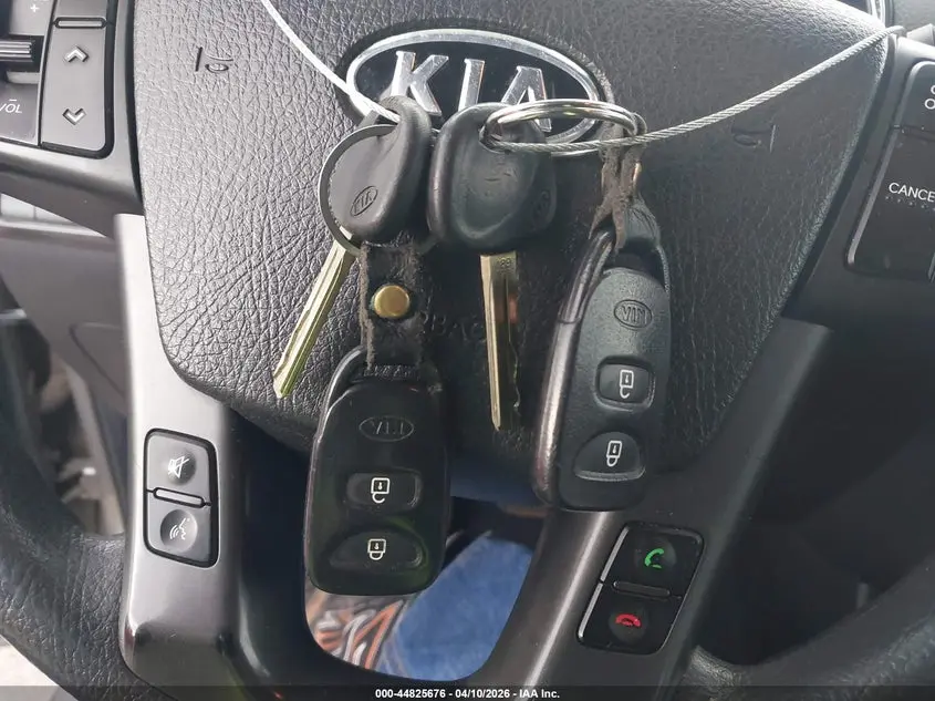 2012 KIA SORENTO LX