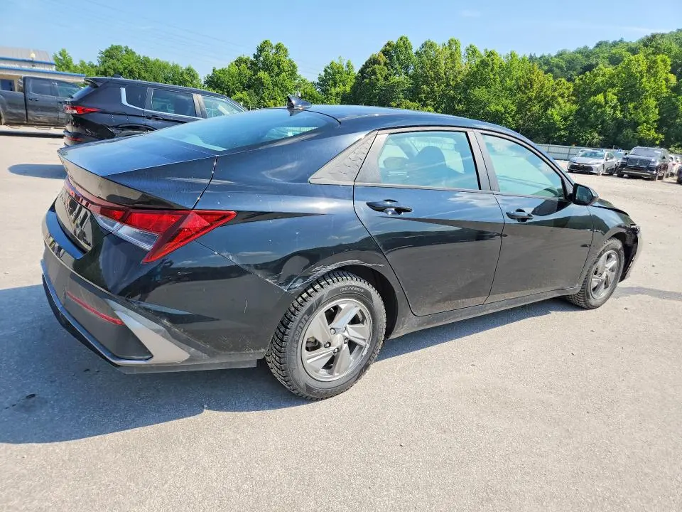 2024 HYUNDAI ELANTRA SE  