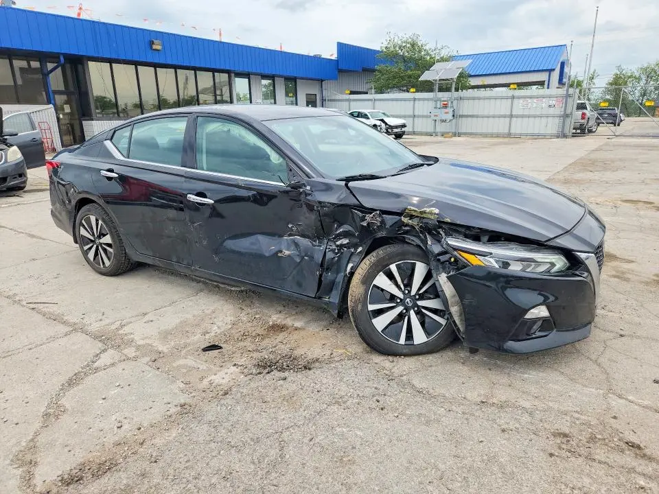 2021 NISSAN ALTIMA SL  