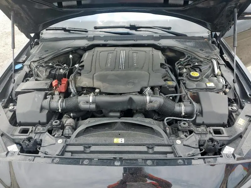 2017 JAGUAR XE PREMIUM  