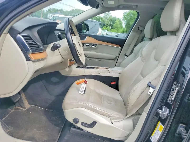 2021 VOLVO XC90 T6 MOMENTUM  