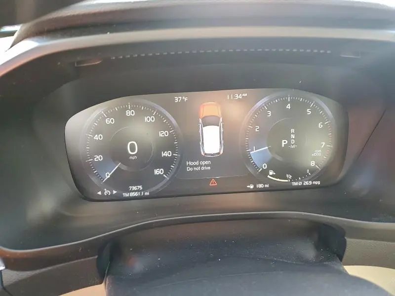 2020 VOLVO XC40 T5 MOMENTUM  