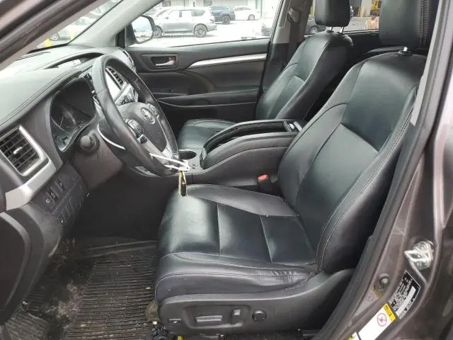 2019 TOYOTA HIGHLANDER SE  