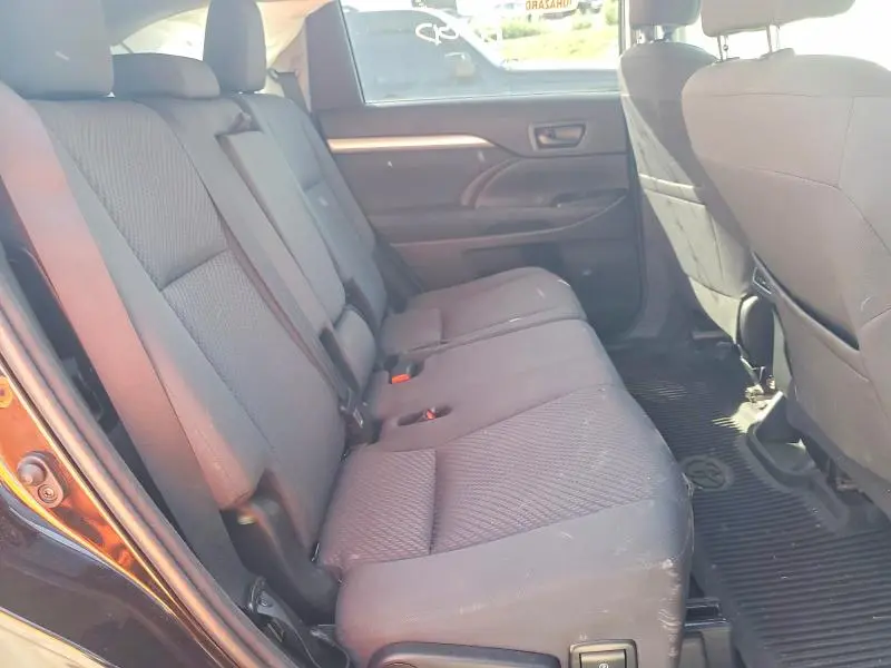 2018 TOYOTA HIGHLANDER LE  
