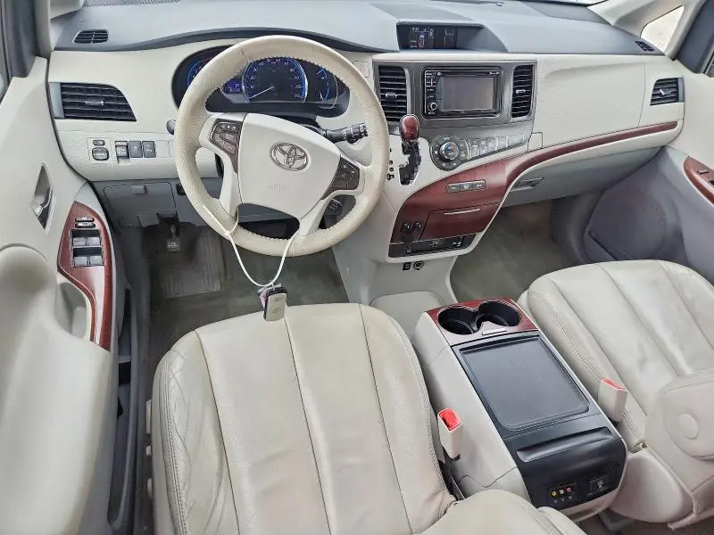2013 TOYOTA SIENNA XLE 8-PASSENGER  