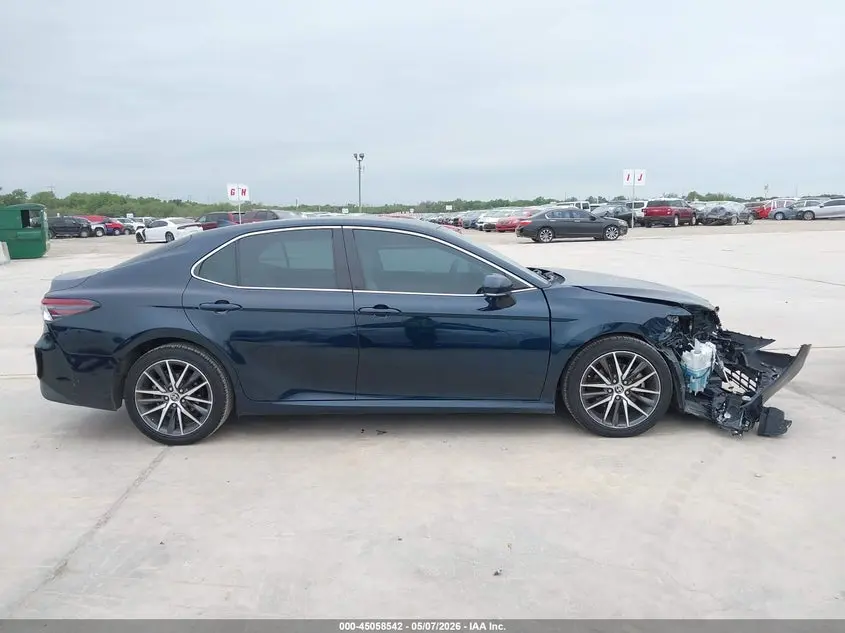 2021 TOYOTA CAMRY XLE