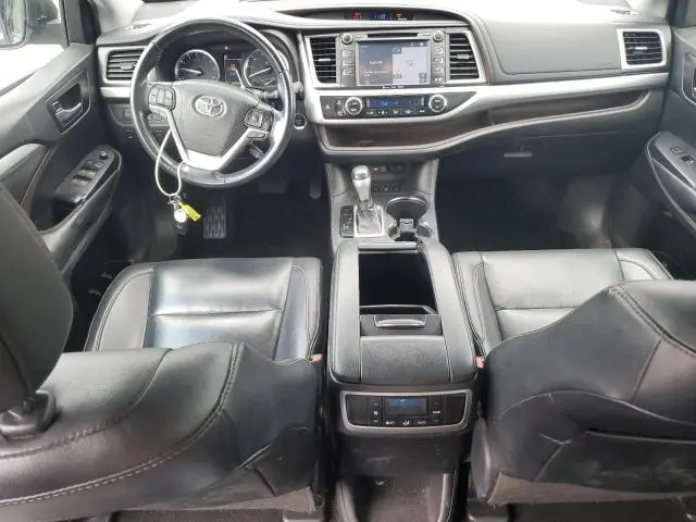2019 TOYOTA HIGHLANDER SE  