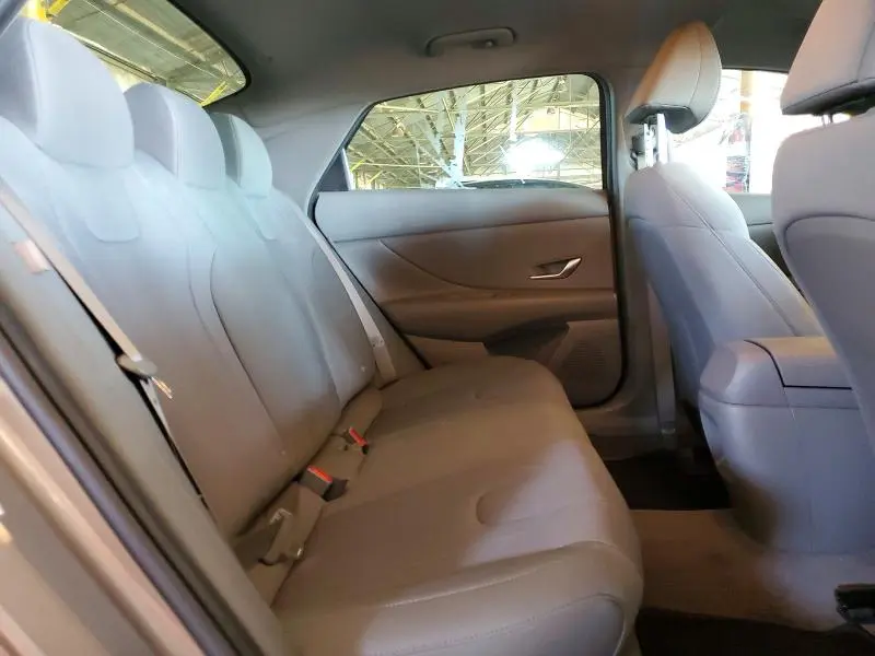 2024 HYUNDAI ELANTRA SE  