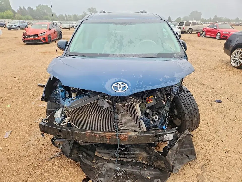 2011 TOYOTA SIENNA XLE 8-PASSENGER  