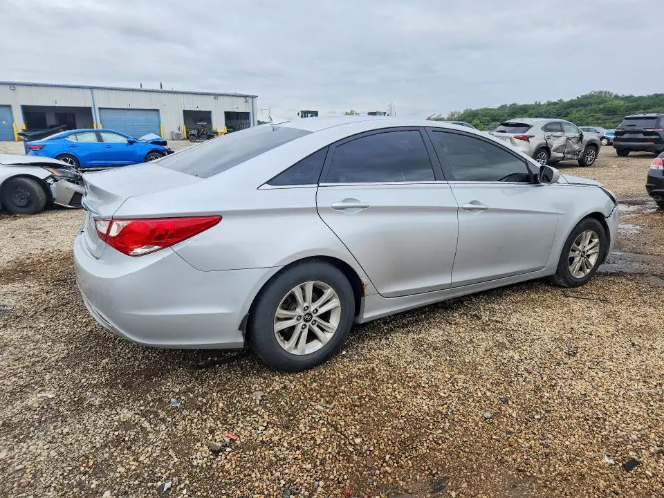 2011 HYUNDAI SONATA GLS  