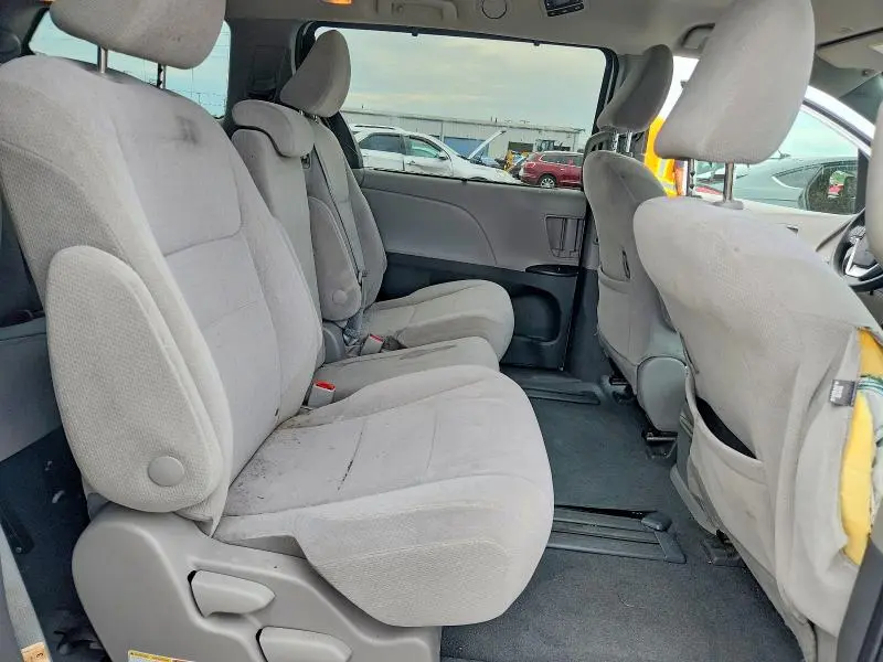 2020 TOYOTA SIENNA LE  