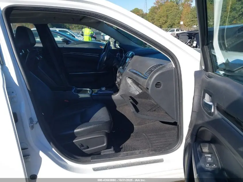 2016 CHRYSLER 300C AWD